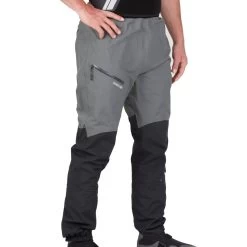 NRS Freefall Dry Pants 2 NRS Freefall Dry Pants -Werner Paddles Geschaft NRS Freefall Dry Pant Trockenhose 22520 04 Gray Model FrontCrop 102121 21489 1280x1280 1280x1280