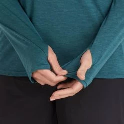 NRS Silkweight Damenhoody -Werner Paddles Geschaft NRS Silkweight Hoody Damen 10140 05 Mediterranea Model Detail 23691 1280x1280 1280x1280