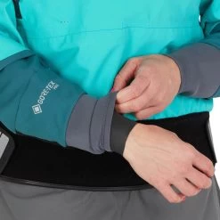 NRS Womens Rev GORE-TEX Pro Drytop 3 NRS Womens Rev GORE-TEX Pro Drytop -Werner Paddles Geschaft NRS Women REV Drytop Paddeljacke Gore Tex 22542 01 MediterraneaAqua Model Detail 092421 25717 1280x1280 1280x1280